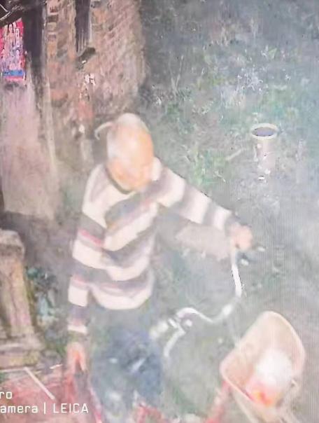走失者照片 开封市急寻：七旬老人走失，骑红色三...