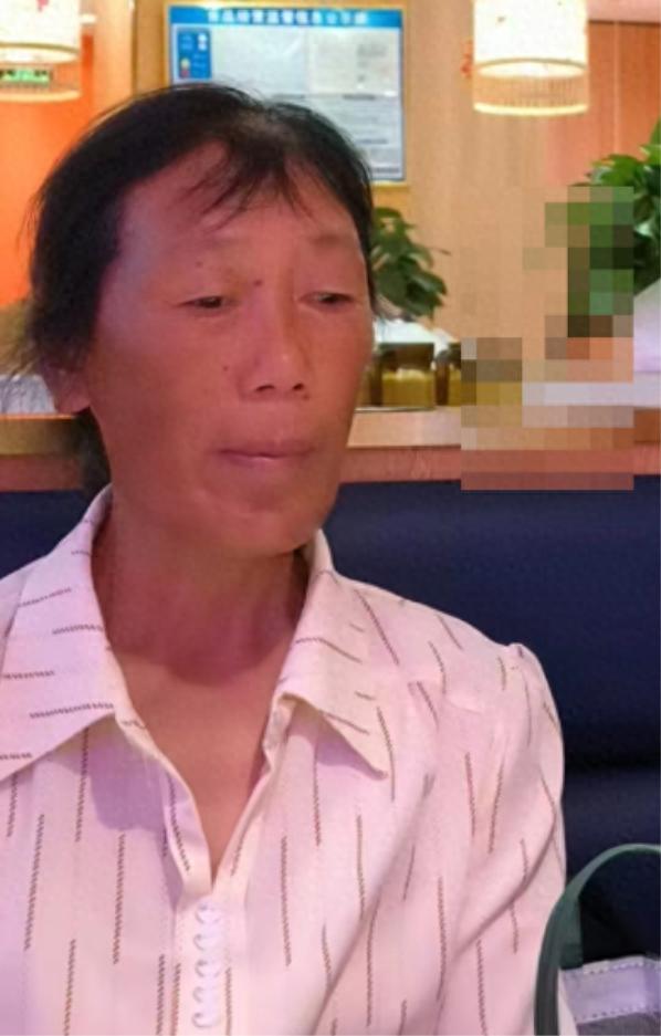 走失者照片 荆州市寻人：六旬老太走失，穿咖色防...