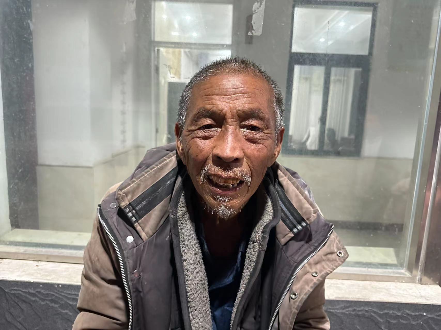 走失者照片 阜阳市寻亲：六旬老人被救助，自述叫...