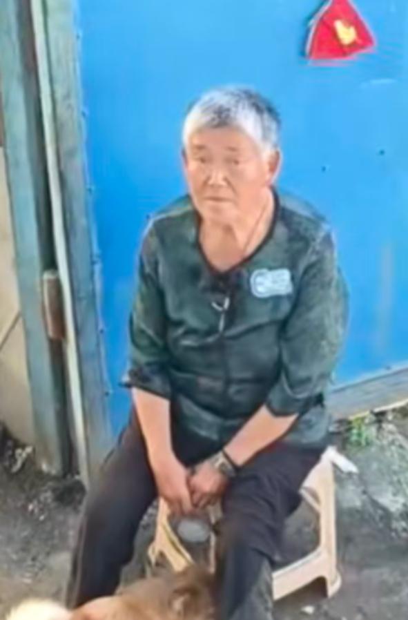 走失者照片 沈阳市寻人：六旬老太走失，穿白底花...