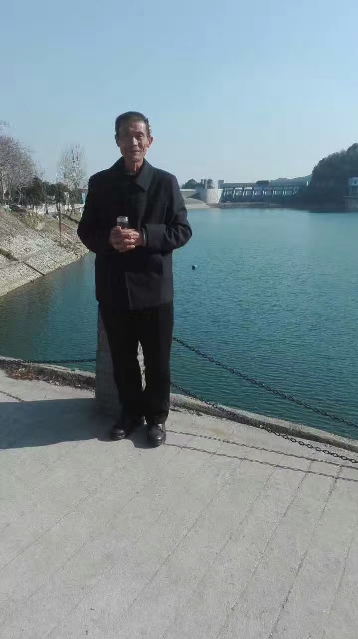 走失者照片 安庆市寻人：七旬老人走失，穿蓝色外...
