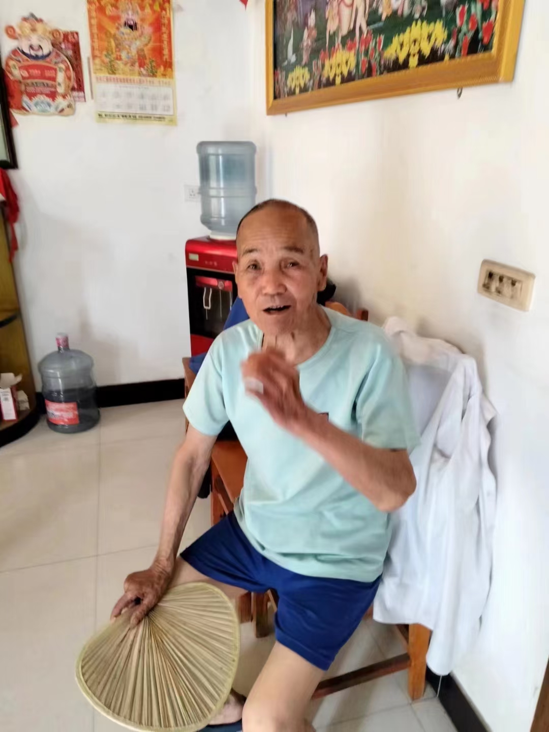 走失者照片 黄冈市寻人：八旬老人走失，穿浅蓝色...