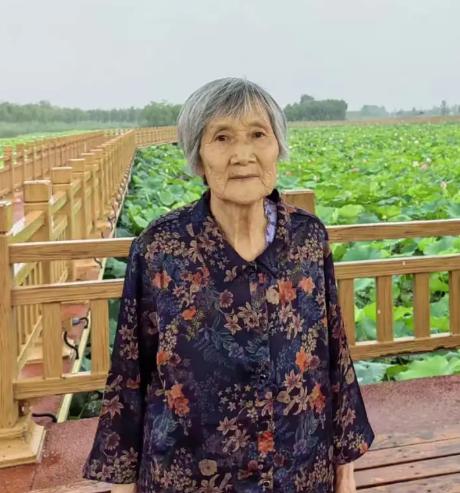 走失者照片 菏泽市急寻：八旬老太失联，戴白色遮...