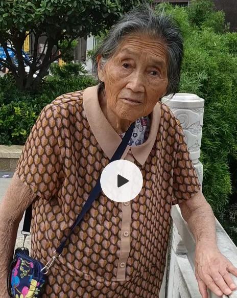 走失者照片 南阳市急寻：八旬老太走失，高1米5...