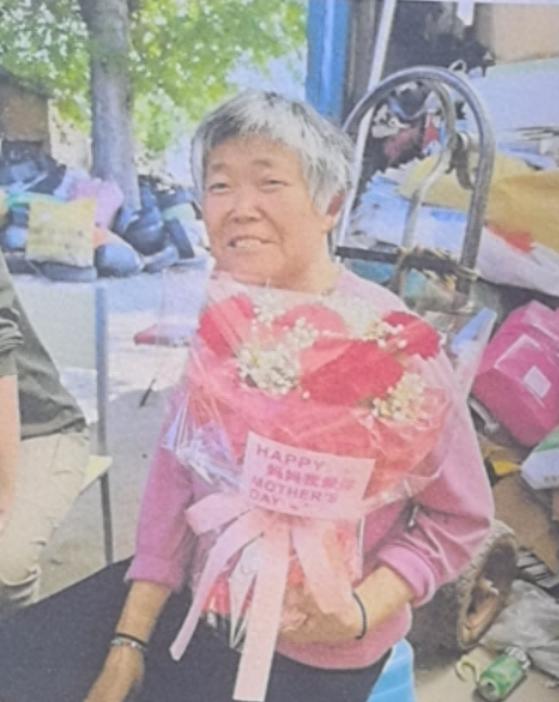 走失者照片 沈阳市寻人：六旬老太走失，穿白底花...