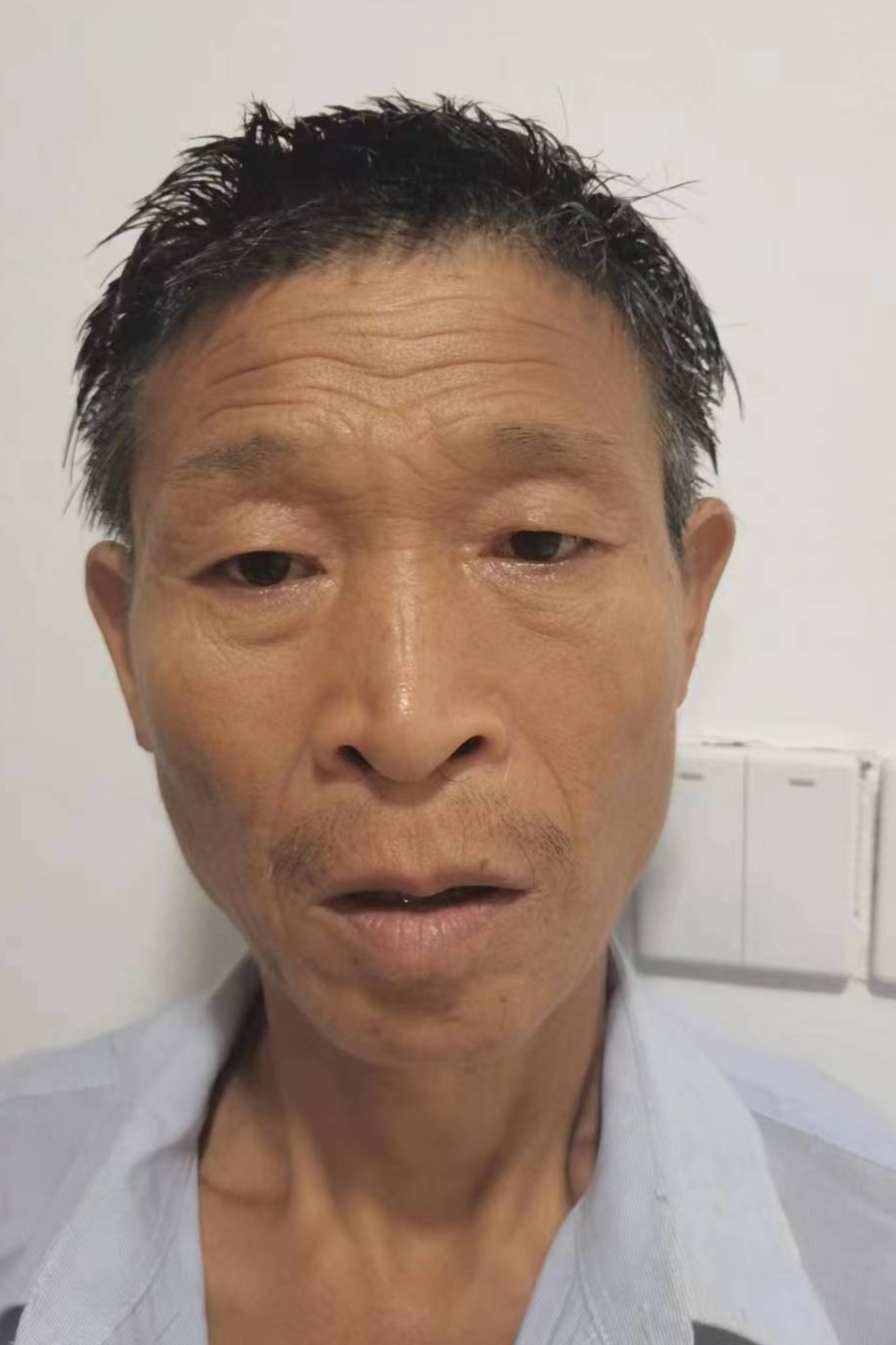 走失者照片 吉安市寻亲：六旬老人被救助，穿黑色...