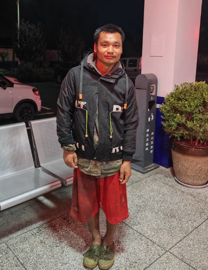 走失者照片 淮北市寻亲：中年男子被救助，穿黑色...