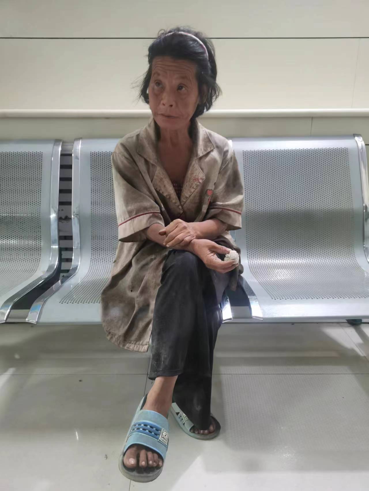 走失者照片 聊城市寻亲：六旬老太被救助，穿白色...