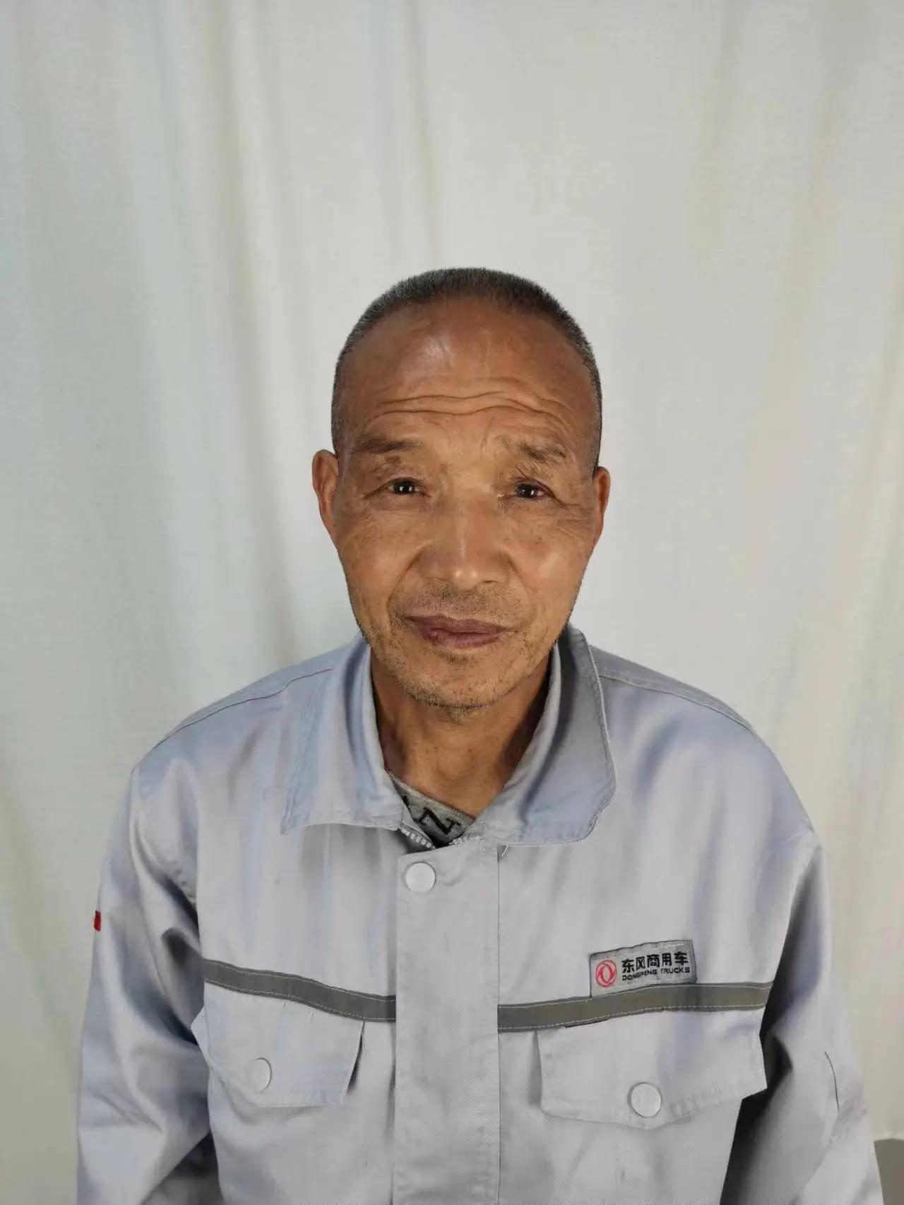 走失者照片 十堰市急寻：六旬老人走失，穿蓝色工...