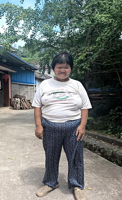 走失者照片 桂林市寻亲：五旬女子被救助，穿白色...