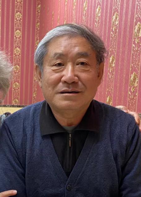 走失者照片 大连市急寻：六旬老人走失，穿白色背...