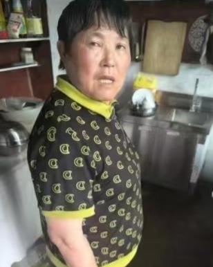 走失者照片 重庆市寻人：七旬老太走失，穿黑底印...