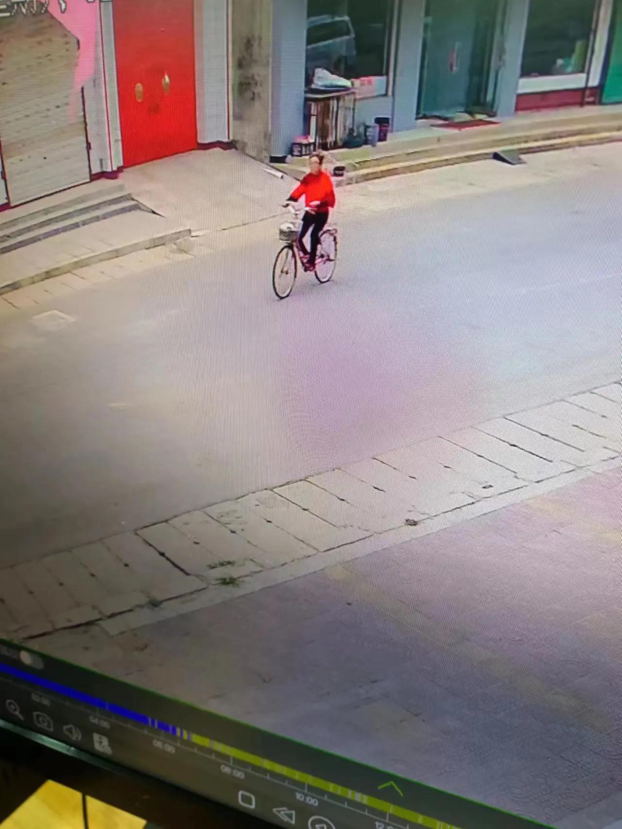 走失者照片 运城市急寻：七旬老太失联，穿红色上...
