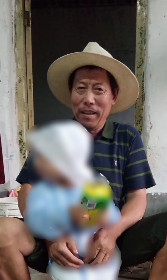 走失者照片 青岛市急寻！六旬老人走失，患脑血栓...