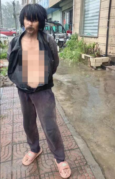 走失者照片 开封市寻亲：青年男子被救助，穿黑色...