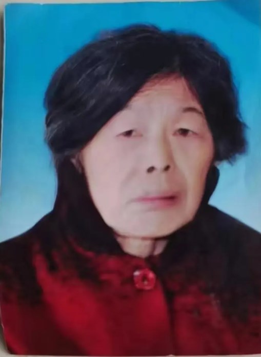 走失者照片 安康市急寻：七旬老太走失，穿黄色长...