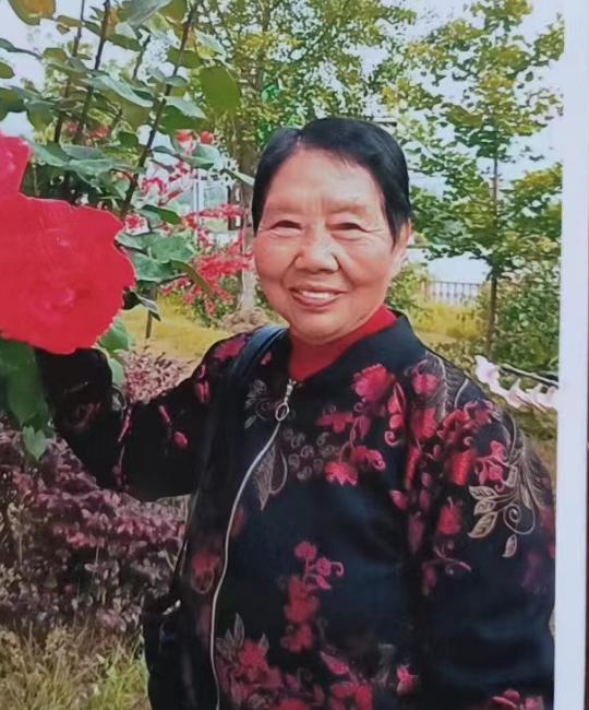 走失者照片 汉中市急寻：八旬老太失联，穿红花格...