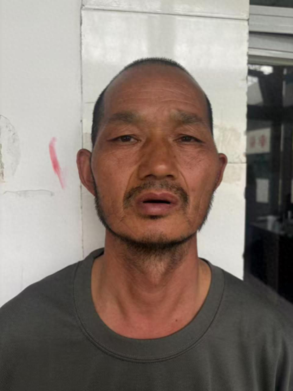 走失者照片 西安市寻亲：五旬男子被救助，穿迷彩...