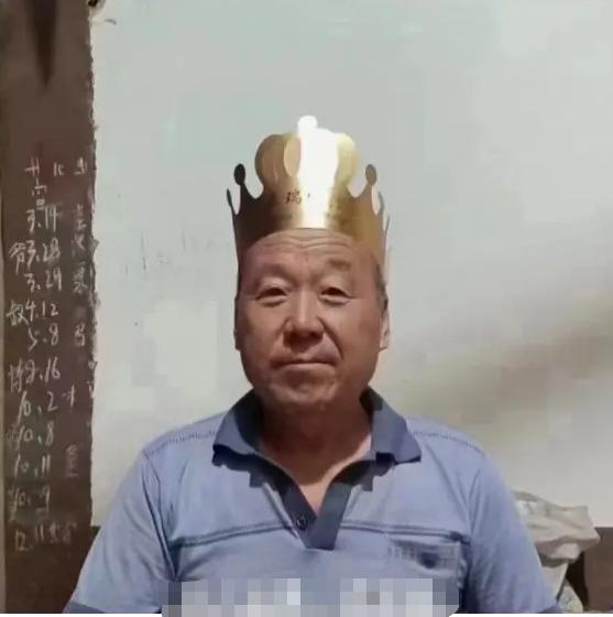 走失者照片 邯郸市急寻：六旬老人走失，穿蓝色条...