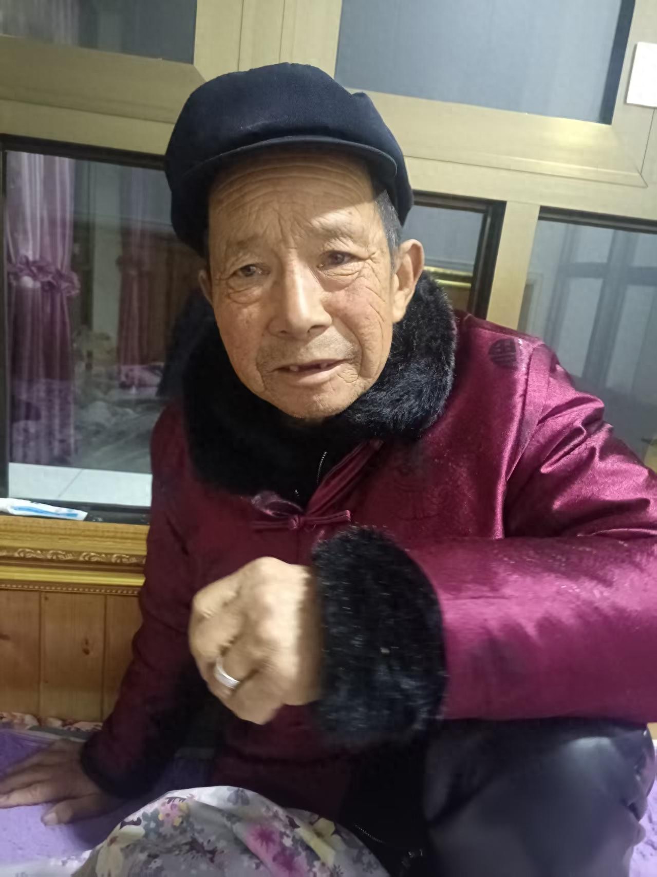 走失者照片 海东市寻人：七旬老人走失，穿褐色唐...