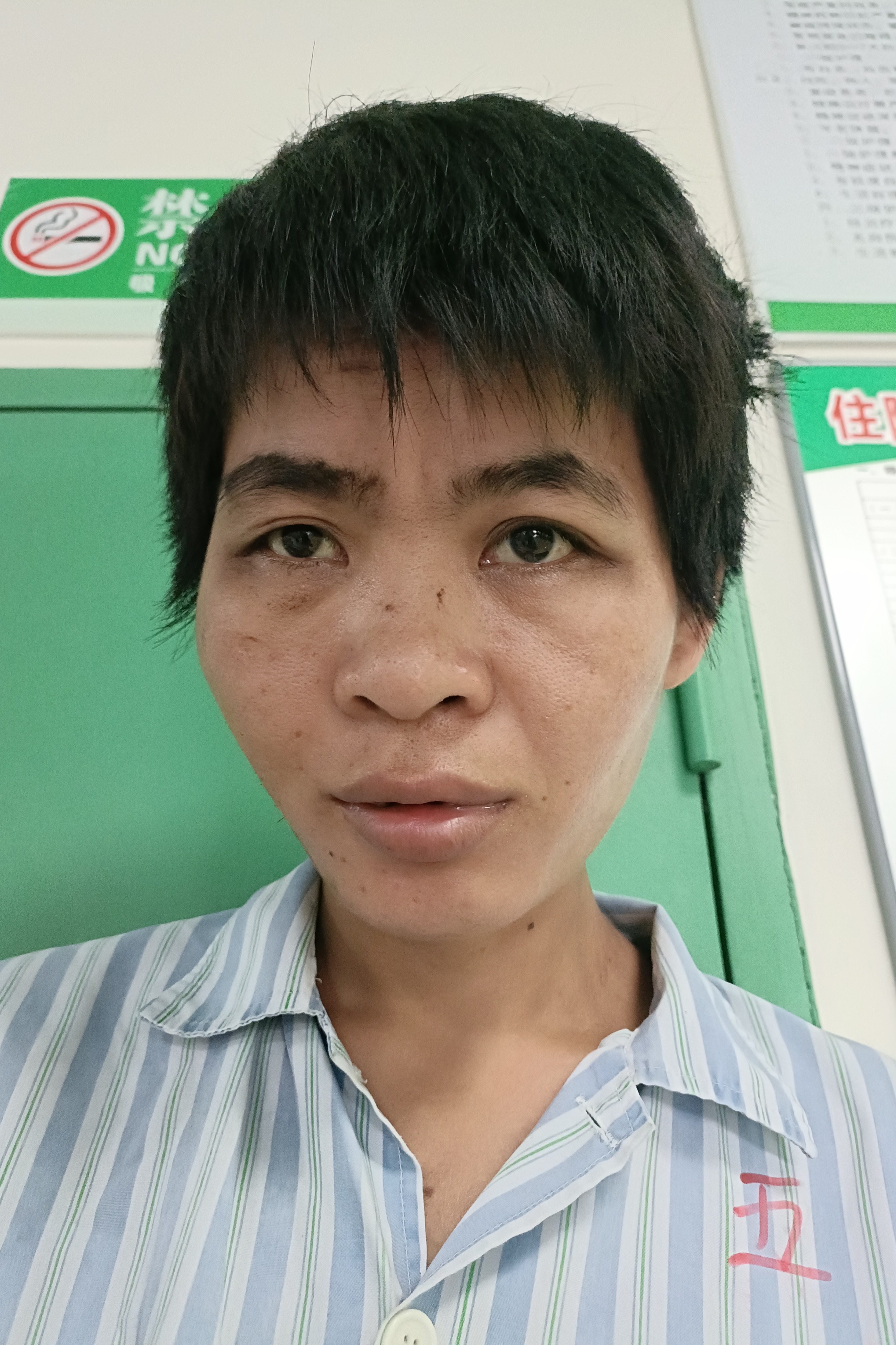 走失者照片 海口市寻亲：中年女子被救助，高1米...