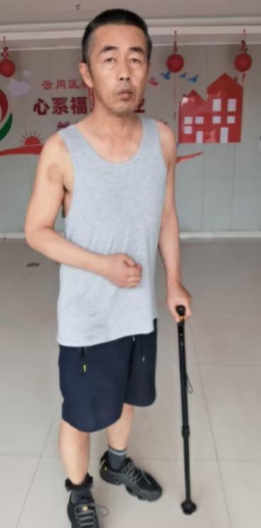 走失者照片 大同市寻亲：五旬男子被救助，穿灰色...