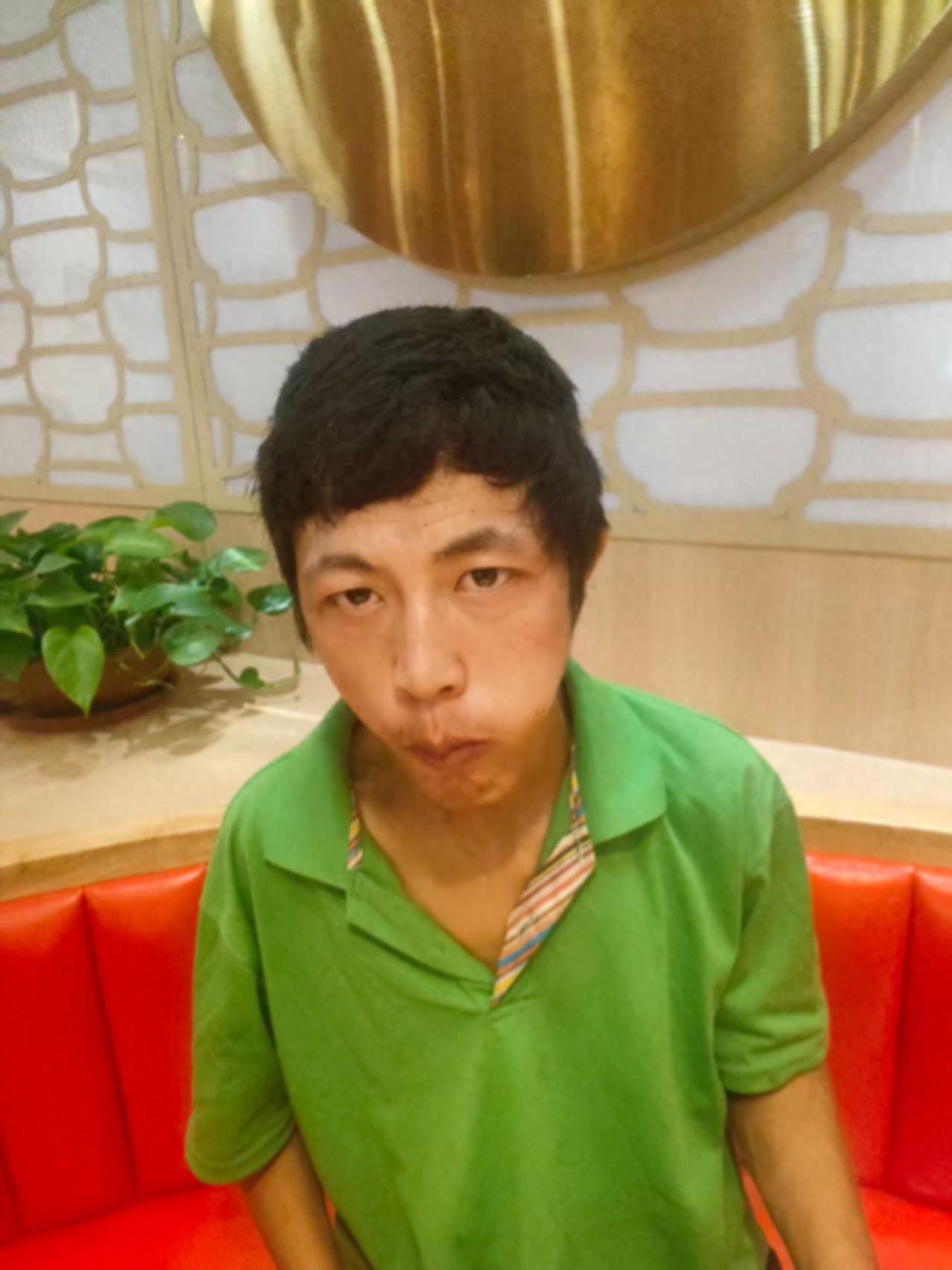 走失者照片 沧州市寻亲：青年男子被救助，穿绿色...