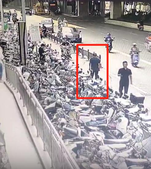 走失者照片 郑州市急寻：六旬老人走失，穿深色短...