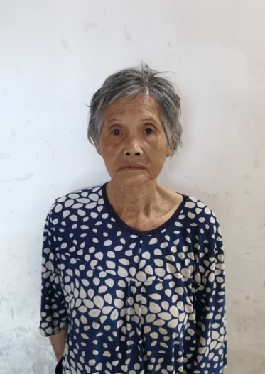 走失者照片 玉林市寻亲：七旬老太被救助，穿蓝白...