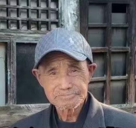 走失者照片 石家庄市急寻：八旬老人失联，穿白色...