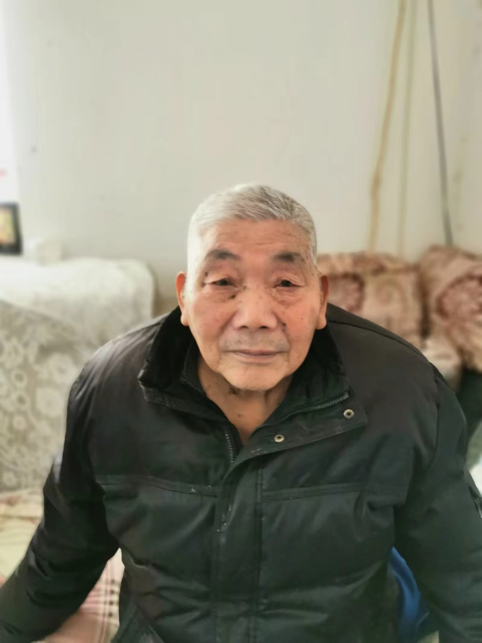 走失者照片 连云港市寻人：八旬老人走失，穿灰白...
