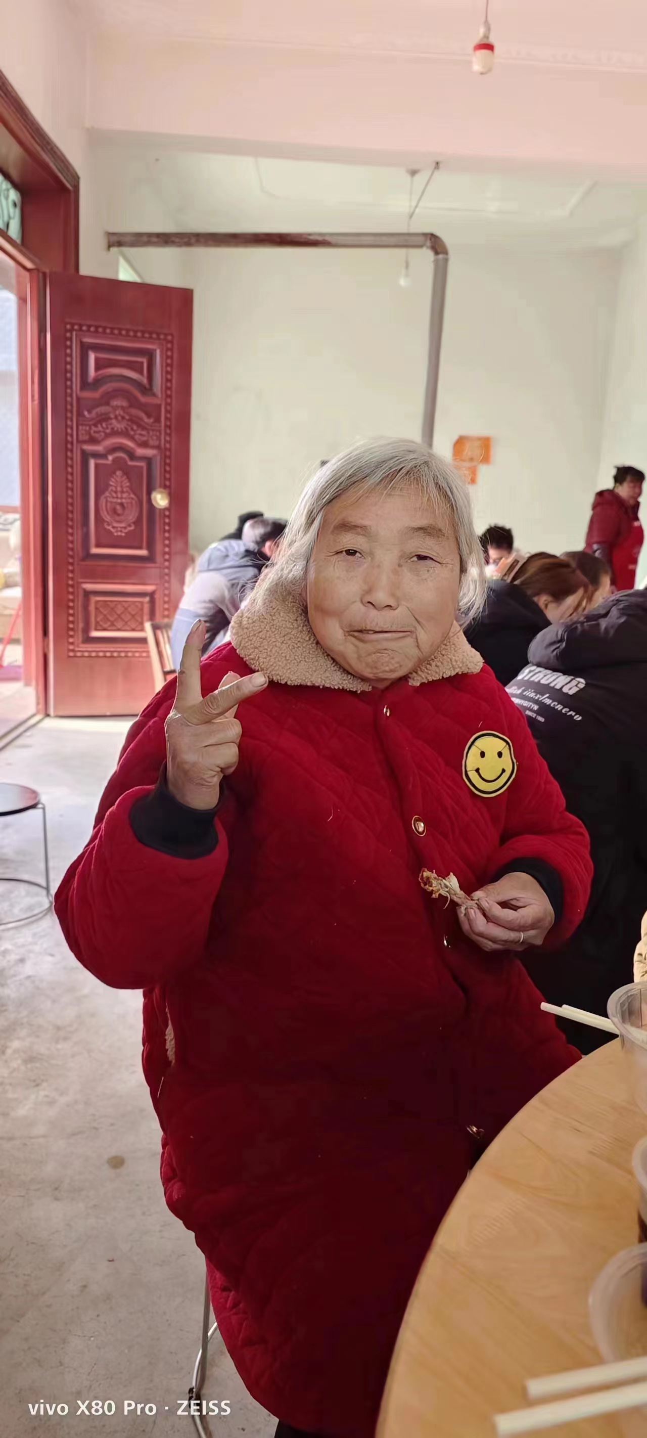 走失者照片 汉中市急寻：六旬老太走失，穿黑色外...