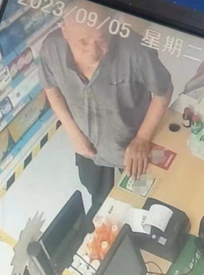 走失者照片 郑州市急寻：八旬老人失联，穿灰色短...