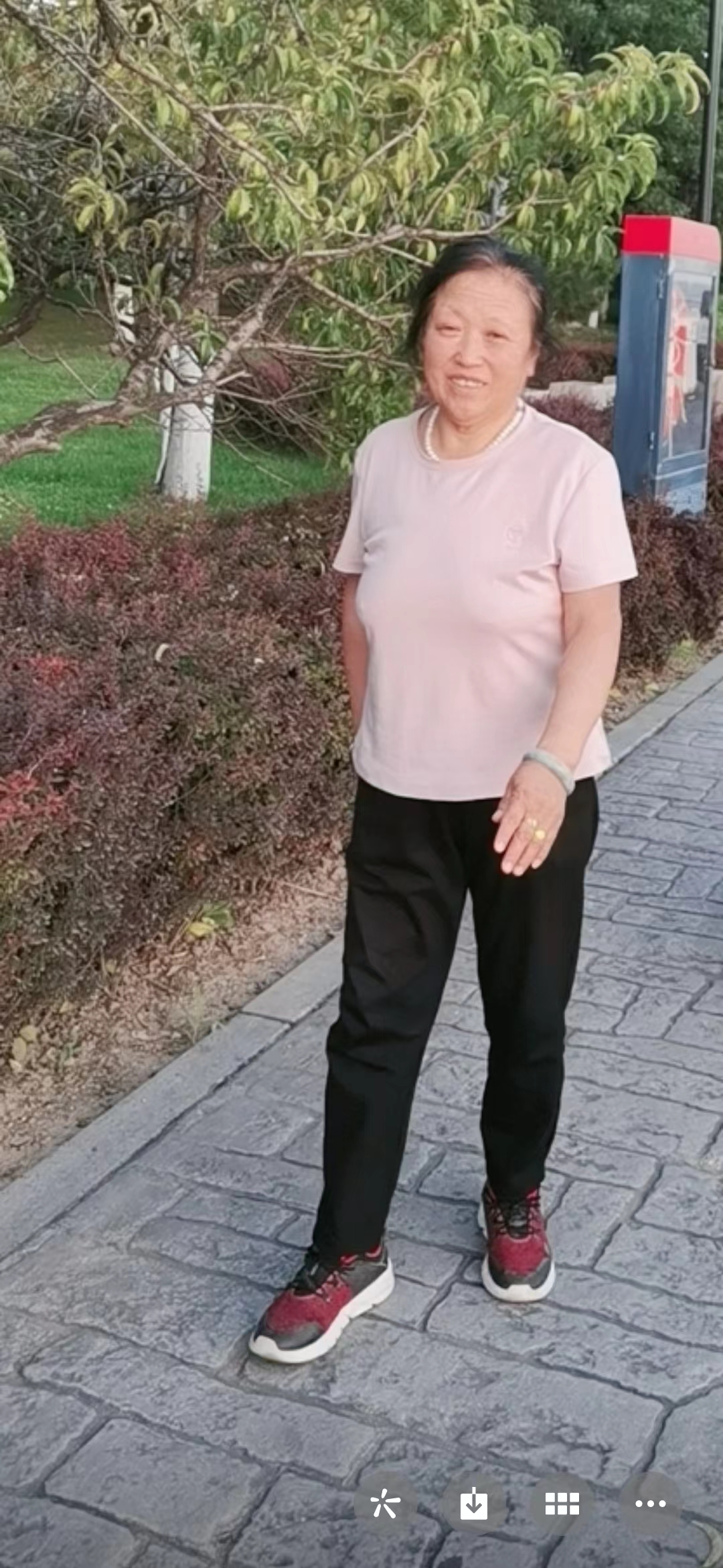 走失者照片 太原市急寻：六旬老太走失，穿粉色短...