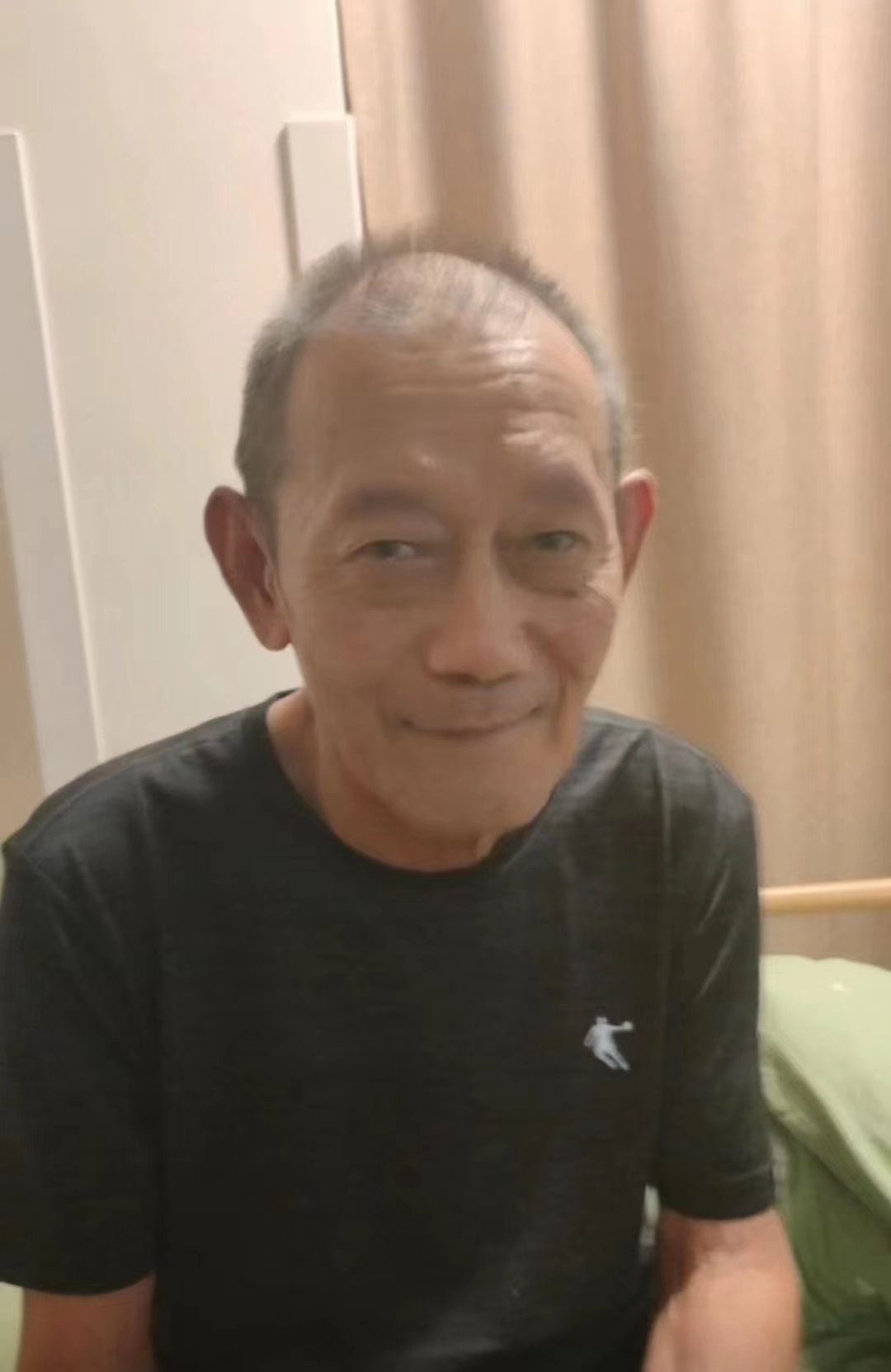 走失者照片 郑州市急寻：六旬老人走失，穿深色短...