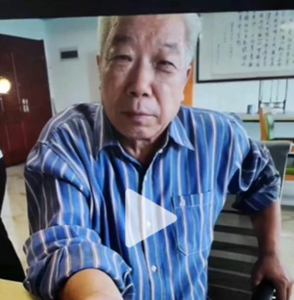 走失者照片 洛阳市急寻：七旬老人走失，穿蓝色条...