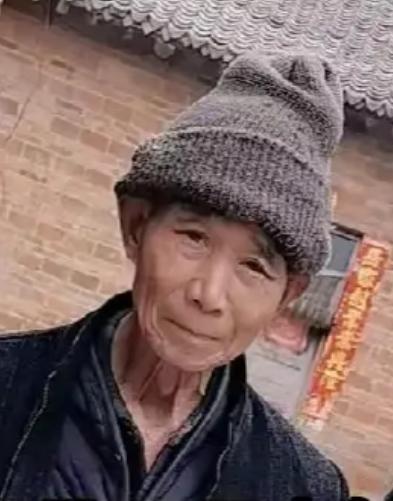 走失者照片 紧急寻人：洛阳市七旬老人失联，穿黑...