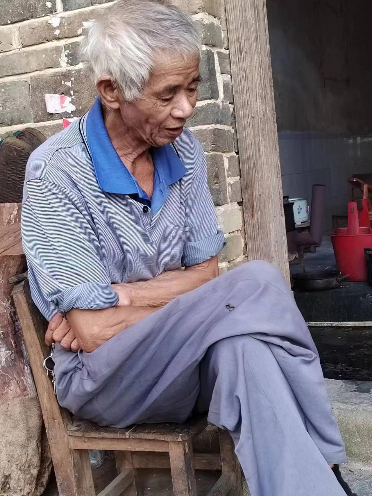 走失者照片 玉林市急寻：七旬老人走失，穿绿色衣...