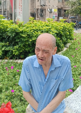 走失者照片 吉安市寻亲：六旬老人被救助，穿蓝色...