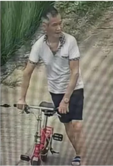 走失者照片 清远市急寻：七旬老人失联，穿白色衬...