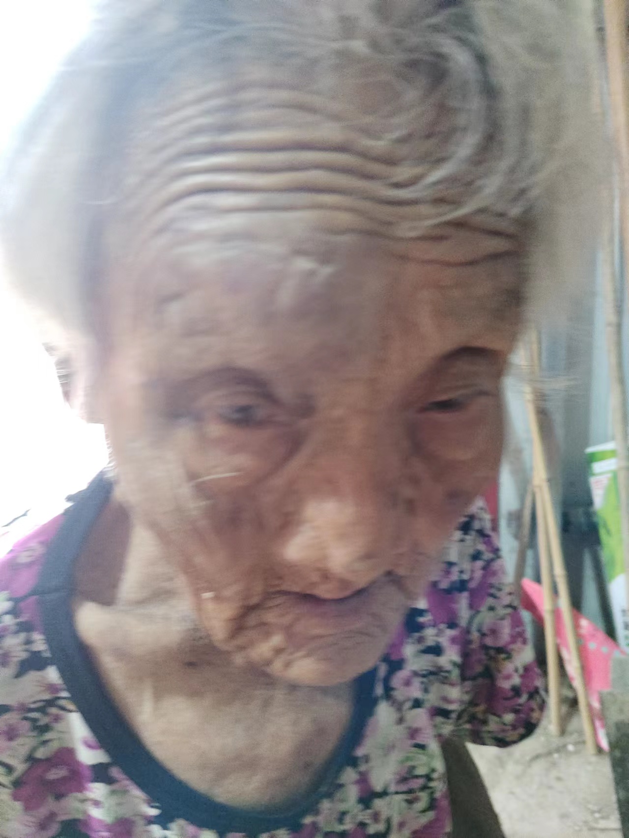 走失者照片 菏泽市急寻：九旬老太失联，高1米4...