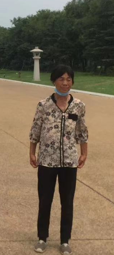 走失者照片 徐州市急寻：六旬老太走失，穿红色马...
