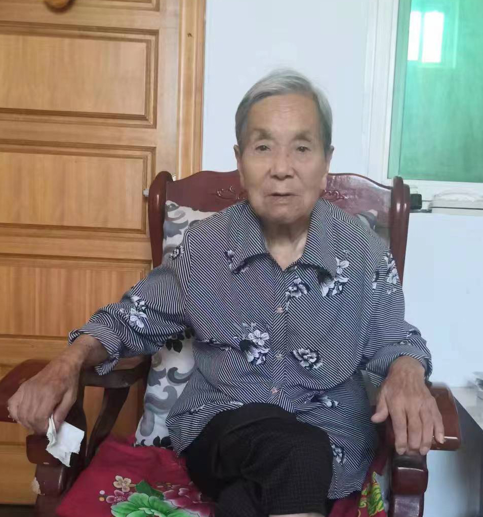 走失者照片 西安市急寻：八旬老太走失，穿蓝灰色...