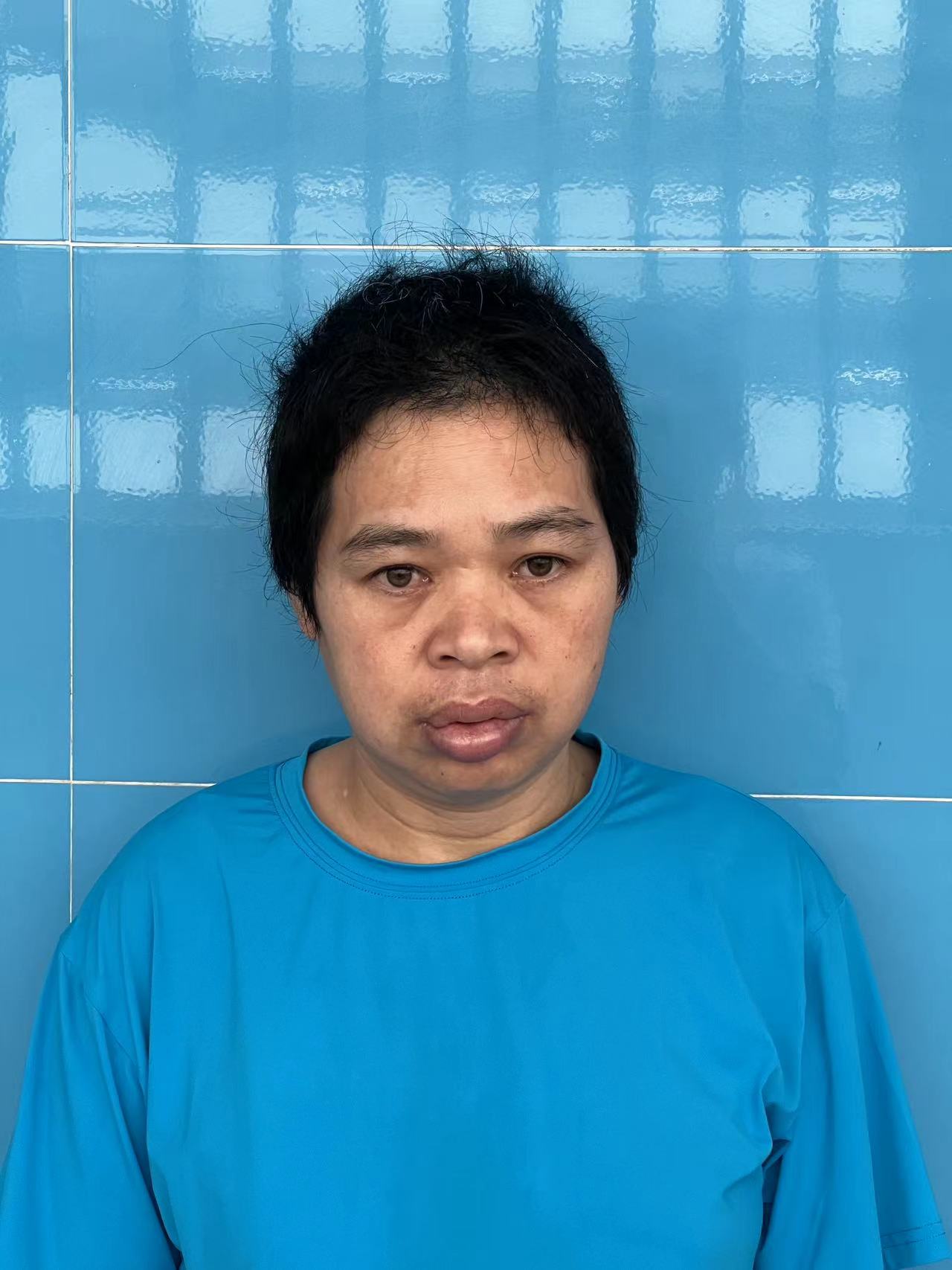 走失者照片 广州市寻亲：青年女子被救助，穿蓝色...
