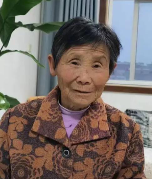 走失者照片 滁州市寻人：八旬老太失联，穿紫色花...