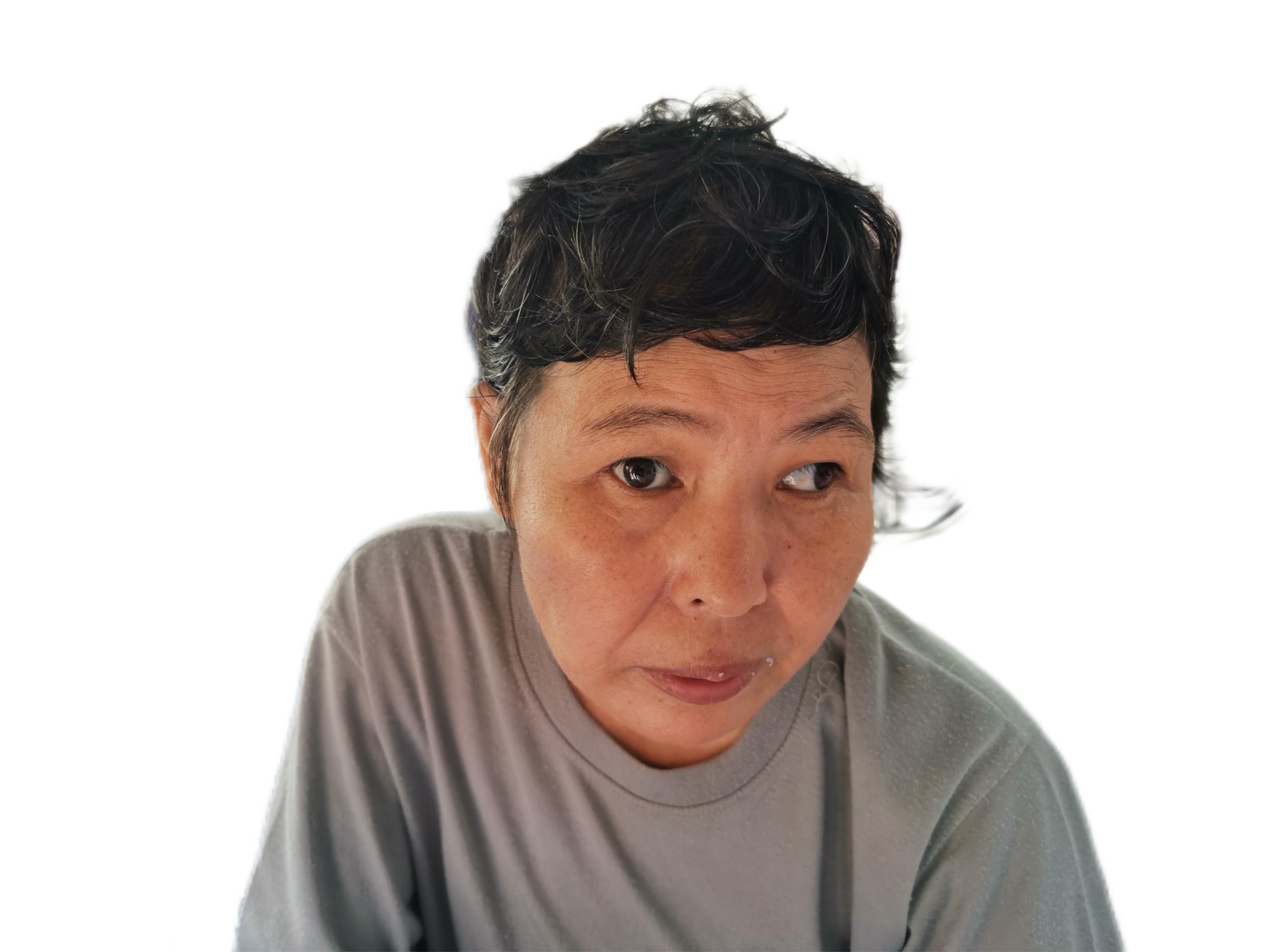 走失者照片 韶关市寻亲：中年女子被救助，穿灰色...
