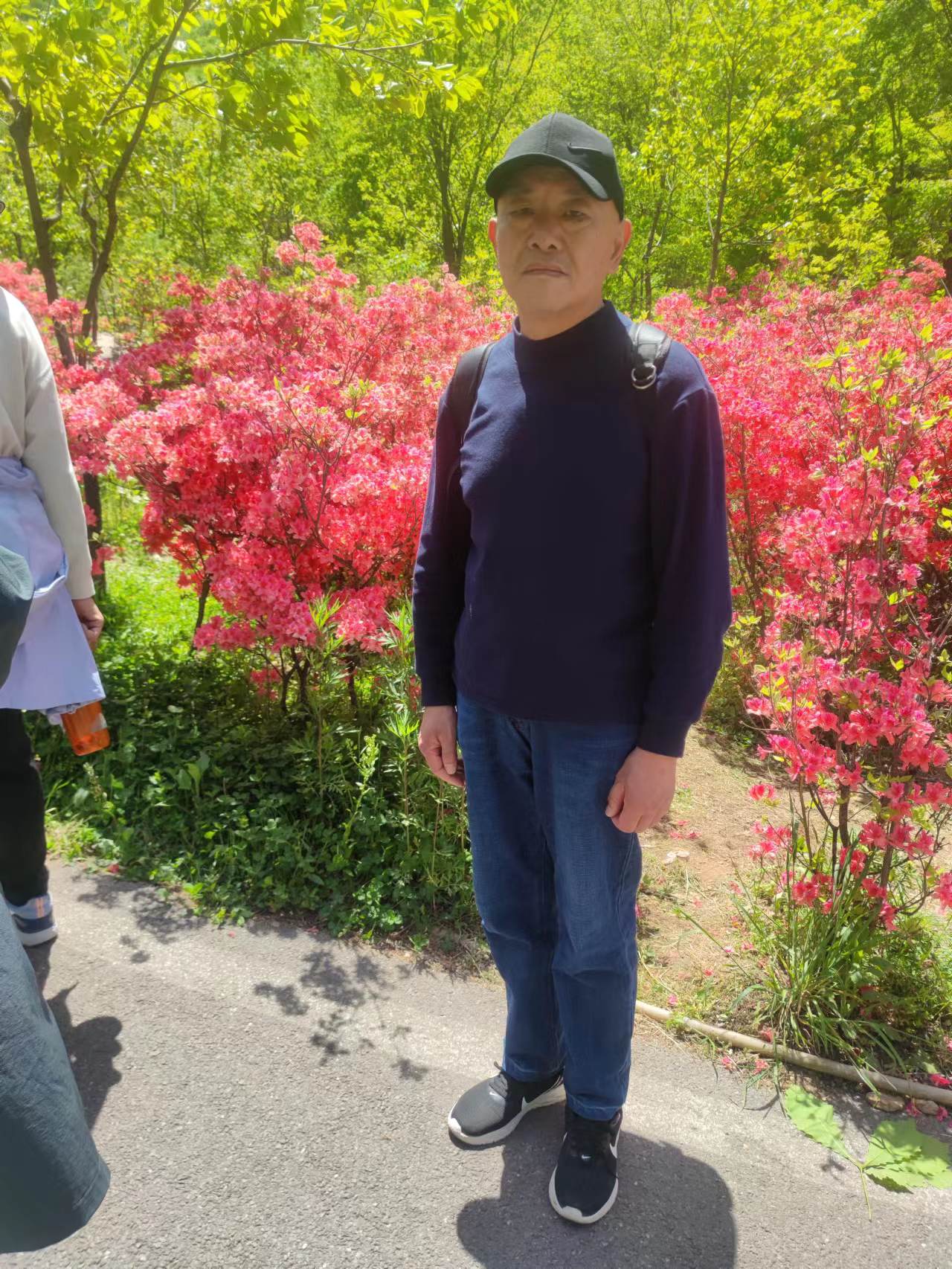 走失者照片 南阳市急寻：六旬老人走失，穿条纹上...