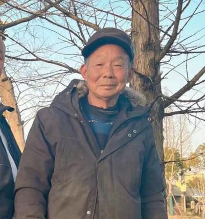 走失者照片 南京市七旬老人走失，穿黄色短袖，拿...
