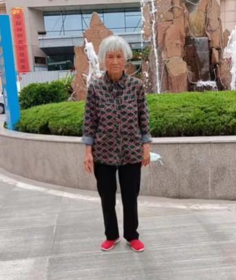 走失者照片 宝鸡市寻人：六旬老太失联，穿暗红色...