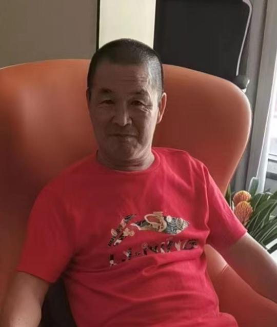 走失者照片 泉州市寻人：六旬老人走失，穿白色T...